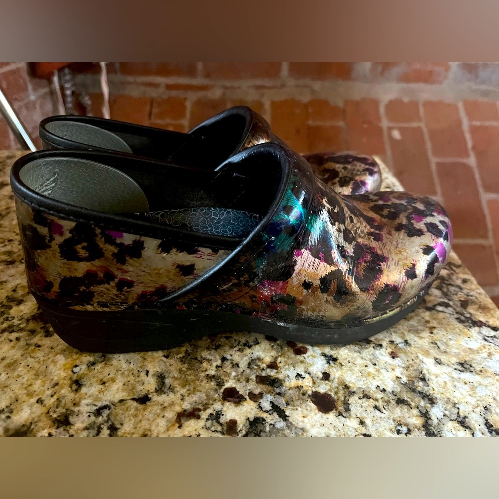 Dansko Clogs - multi color/cheetah style